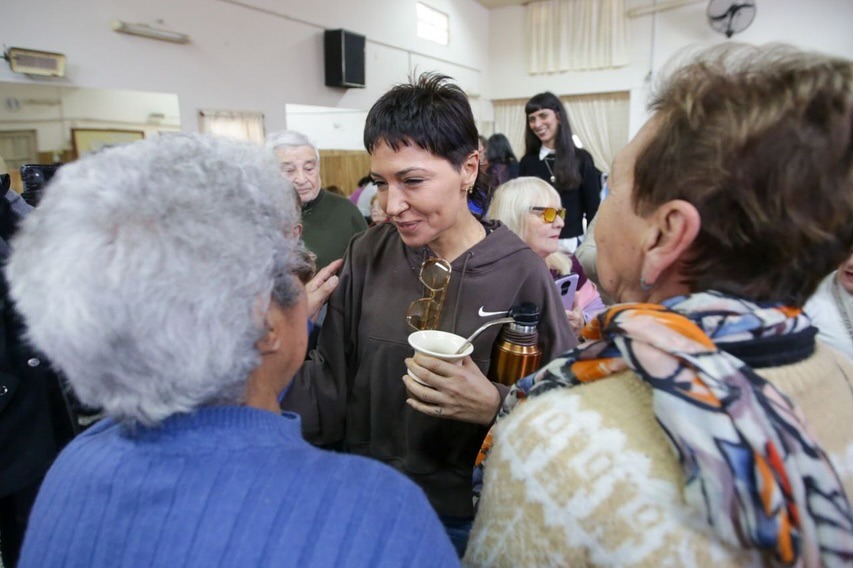 MAYRA VISITÓ EL CJP EL ZORZAL DE BERNAL OESTE