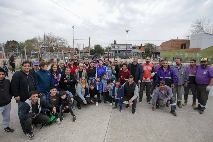 MAYRA SUPERVISÓ LA INSTALACIÓN DE NUEVOS JUEGOS EN LA PLAZA SOLDADO DÍAZ