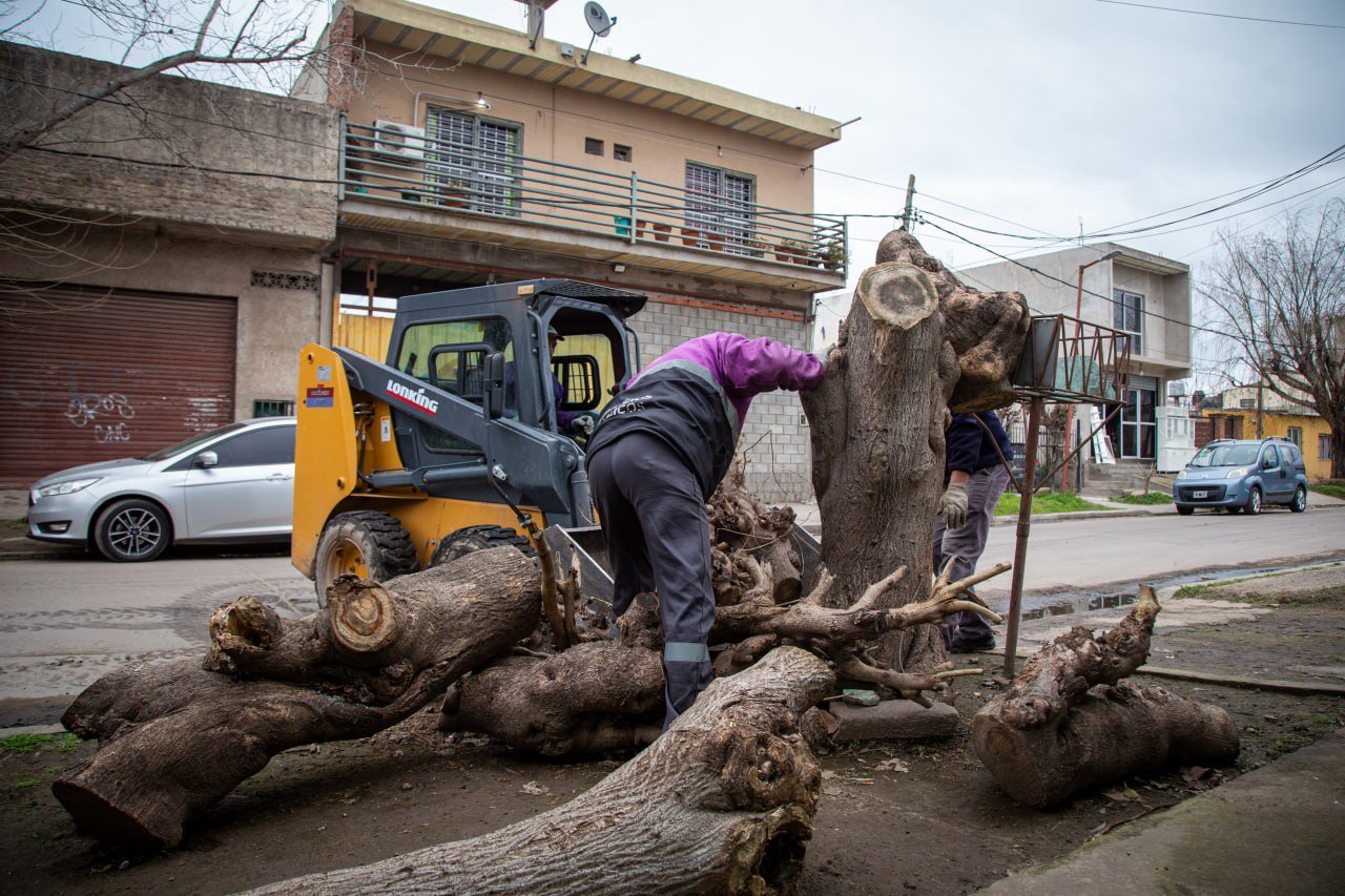 CONTINÚAN LOS OPERATIVOS DE LIMPIEZA EN EL OESTE DEL DISTRITO
