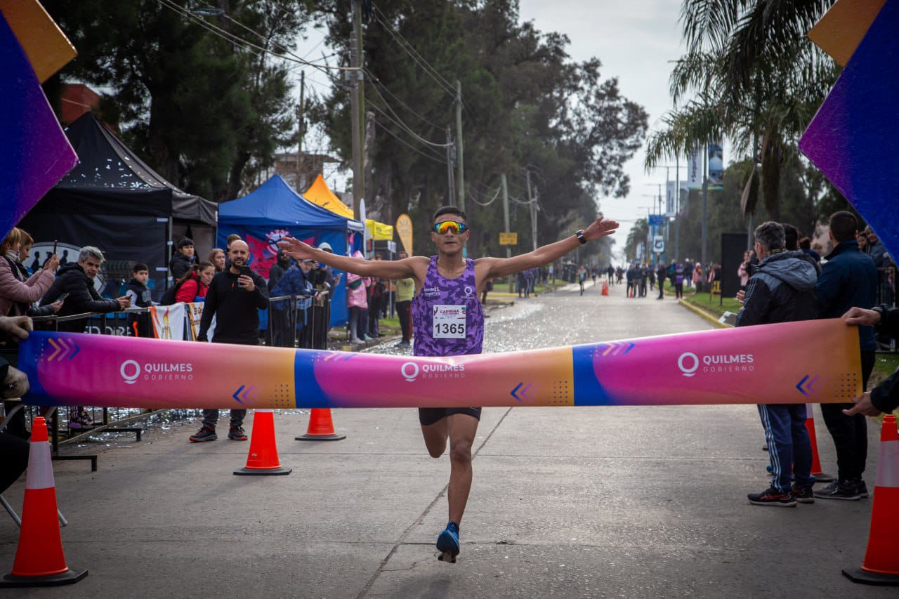  MÁS DE 2.500 ATLETAS PARTICIPARON DE LA “CARRERA DE QUILMES” 