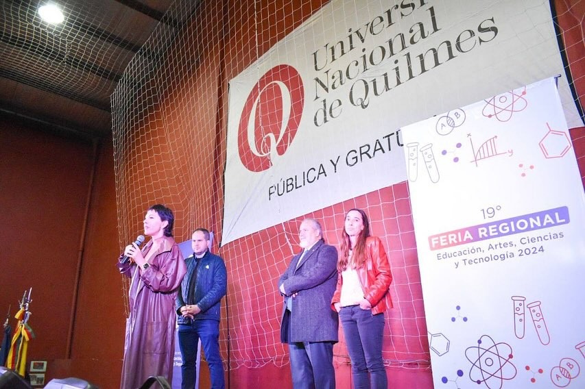 MAYRA RECORRIÓ LA FERIA REGIONAL DE EDUCACIÓN, ARTES, CIENCIAS Y TECNOLOGÍA