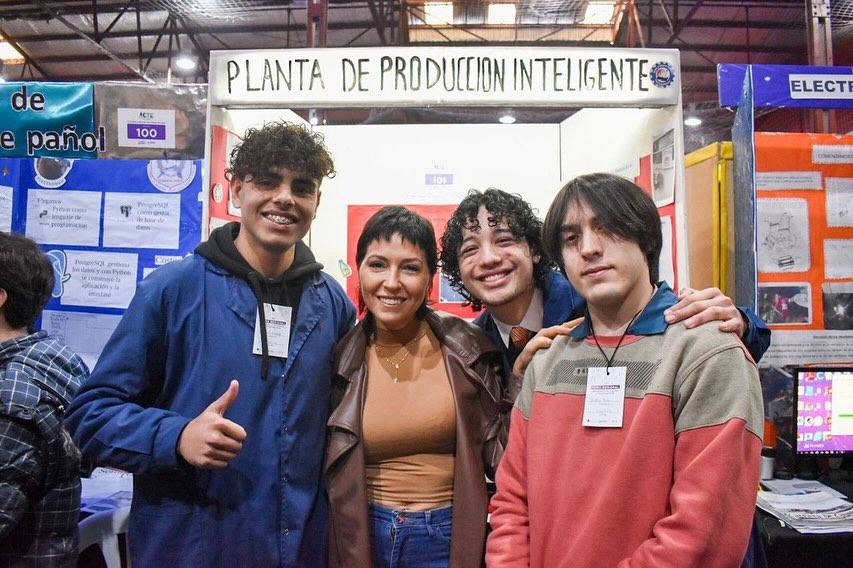 MAYRA RECORRIÓ LA FERIA REGIONAL DE EDUCACIÓN, ARTES, CIENCIAS Y TECNOLOGÍA