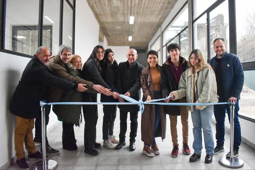 MAYRA INAUGURÓ NUEVAS AULAS Y UNA BIBLIOTECA EN EL ISFDT Nº 24 
