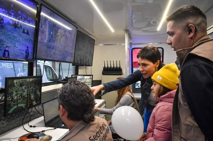 MAYRA PRESENTÓ EL NUEVO CENTRO DE OPERACIONES MÓVIL QUILMES