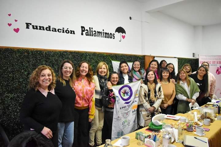 MAYRA EN UNA REUNIÓN DE TRABAJO CON LA MESA DE ENFERMEDADES POCO FRECUENTES