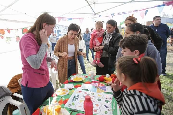 MAYRA INAUGURÓ LOS NUEVOS JUEGOS DE LA PLAZA “SOLDADO DÍAZ” DE SOLANO 