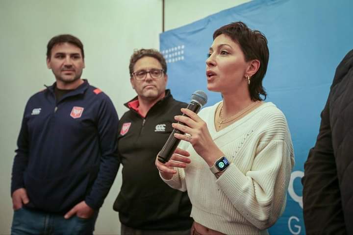 MAYRA CON INSTITUCIONES DE BERNAL EN EL 64º ANIVERSARIO DE LA CIUDAD