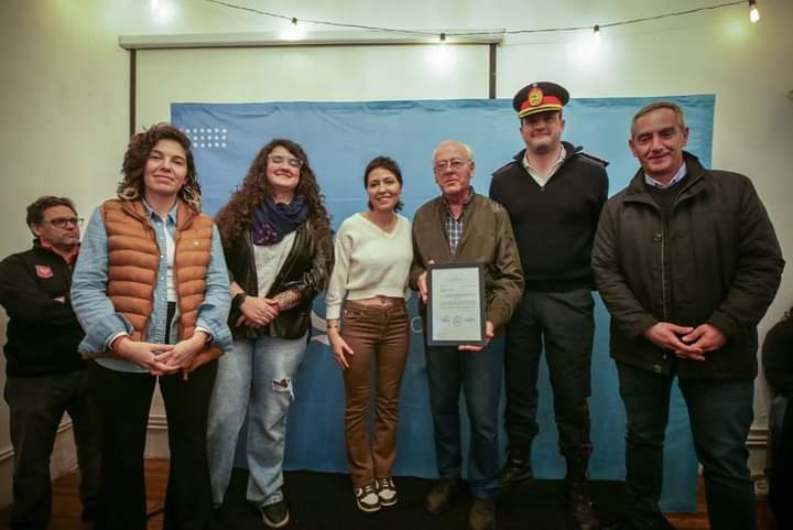 MAYRA CON INSTITUCIONES DE BERNAL EN EL 64º ANIVERSARIO DE LA CIUDAD