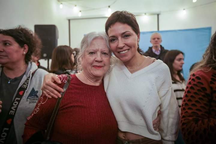 MAYRA CON INSTITUCIONES DE BERNAL EN EL 64º ANIVERSARIO DE LA CIUDAD