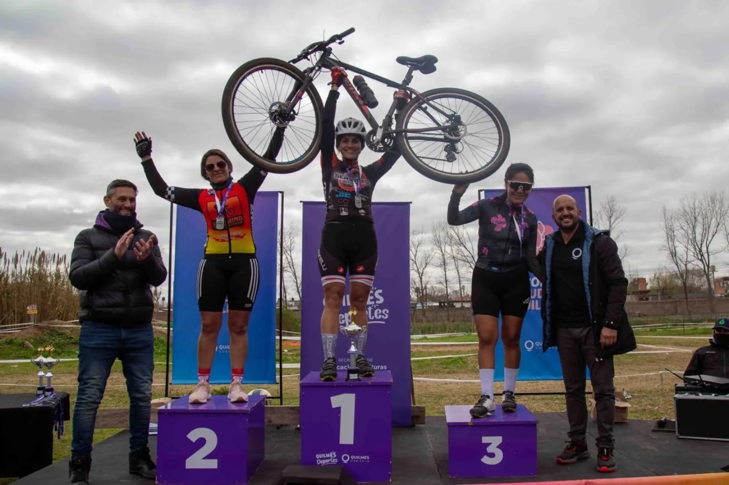 COMENZÓ A DISPUTARSE LA COPA CIUDAD DE QUILMES CON NATACIÓN Y CICLISMO