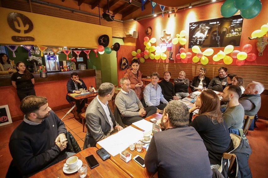 MAYRA DIALOGÓ CON COMERCIANTES  SOBRE LA RECOLECCIÓN Y LA ECONOMÍA