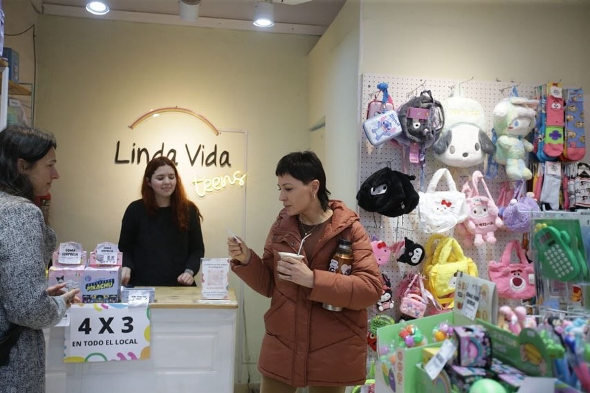 MAYRA DIALOGÓ CON COMERCIANTES  SOBRE LA RECOLECCIÓN Y LA ECONOMÍA