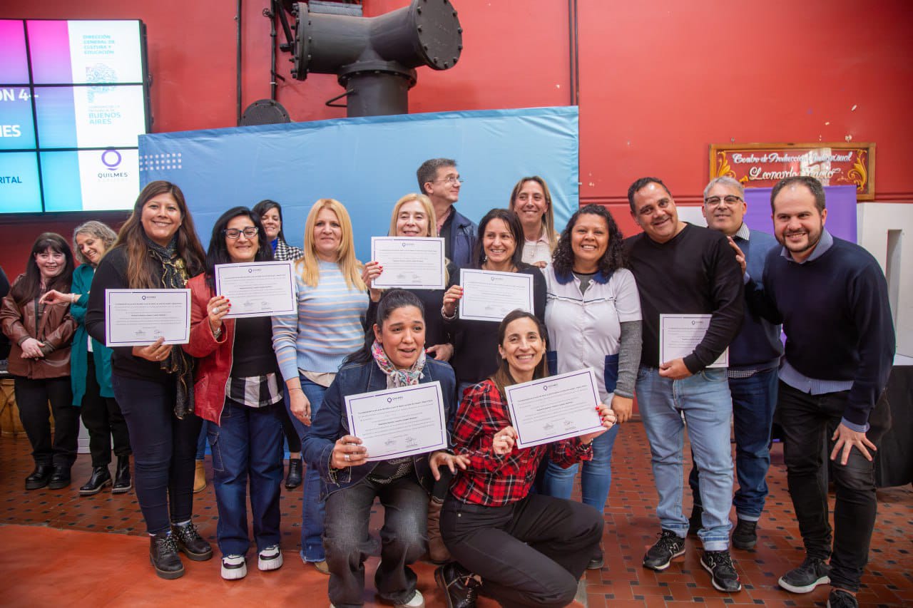 EL MUNICIPIO LES ENTREGÓ DIPLOMAS A DIRECTIVOS Y DOCENTES 