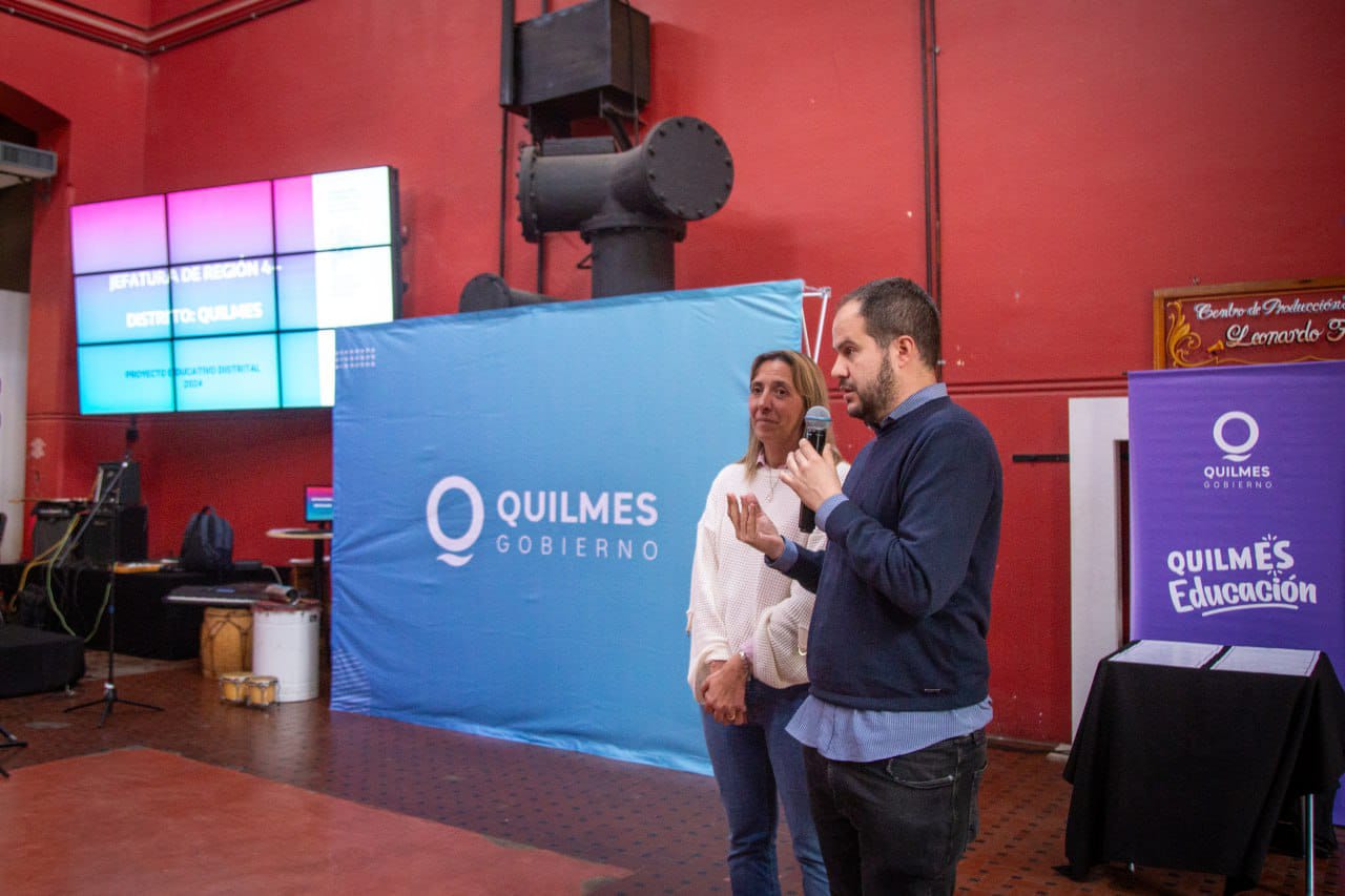 EL MUNICIPIO LES ENTREGÓ DIPLOMAS A DIRECTIVOS Y DOCENTES 