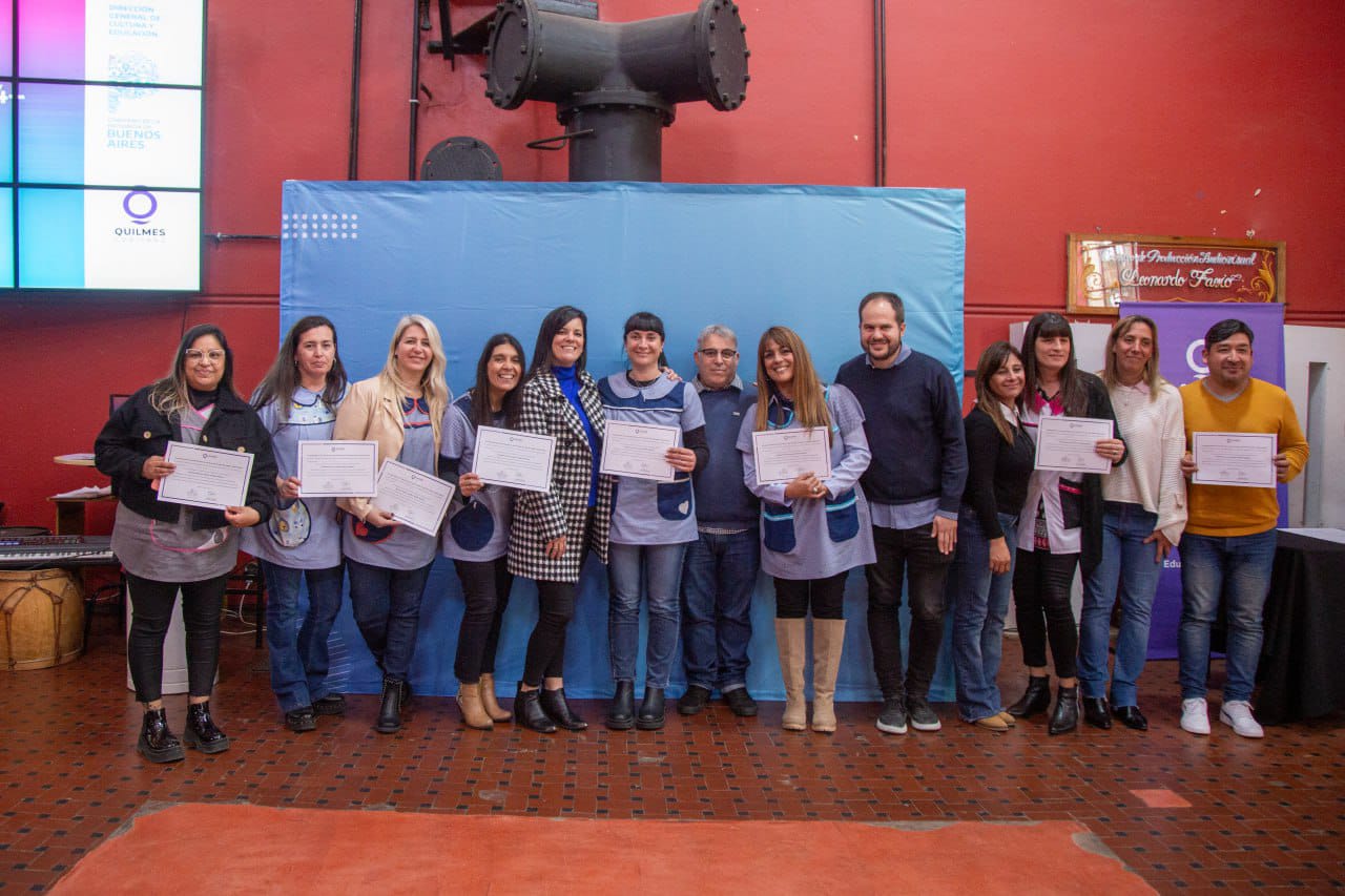 EL MUNICIPIO LES ENTREGÓ DIPLOMAS A DIRECTIVOS Y DOCENTES 