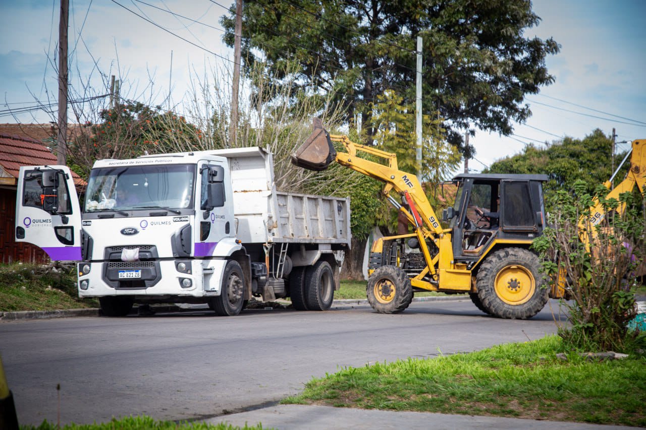 INTENSO OPERATIVO DE LIMPIEZA INTEGRAL EN QUILMES OESTE Y SOLANO