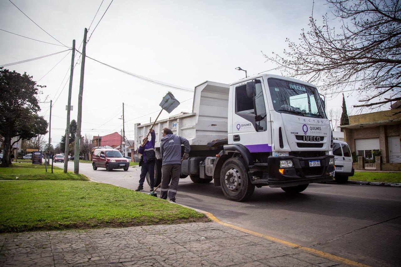INTENSO OPERATIVO DE LIMPIEZA INTEGRAL EN QUILMES OESTE Y SOLANO