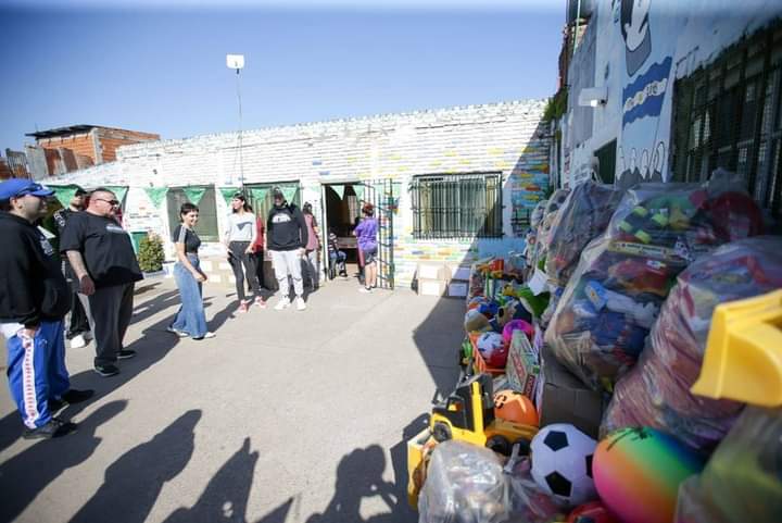 MAYRA PARTICIPÓ DE LA ENTREGA DE DONACIONES 
