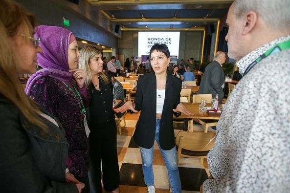 MAYRA JUNTO A EMPRESARIOS QUILMEÑOS EN LA RONDA DE NEGOCIOS MULTISECTORIAL 