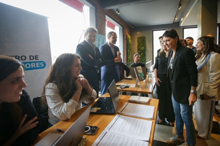 MAYRA JUNTO A EMPRESARIOS QUILMEÑOS EN LA RONDA DE NEGOCIOS MULTISECTORIAL 
