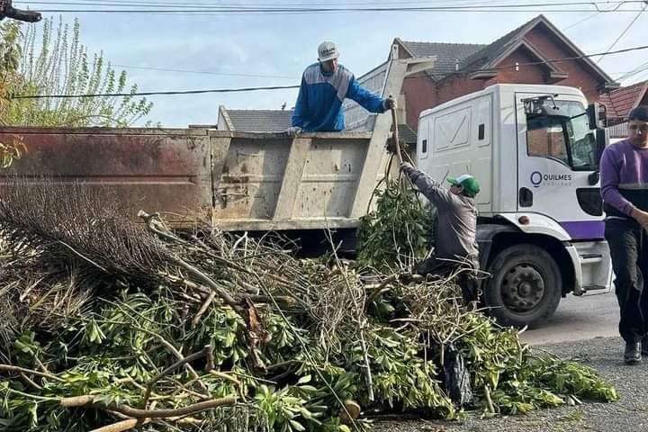 EL MUNICIPIO INTENSIFICÓ TAREAS PREVENTIVAS DE DESOBSTRUCCIÓN Y LIMPIEZA