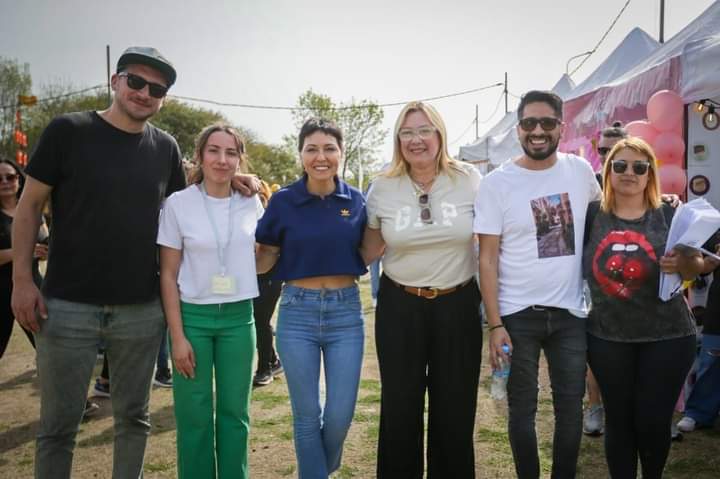 MAYRA JUNTO A VECINOS EN DISTINTAS ACTIVIDADES POR EL DÍA DE LA PRIMAVERA