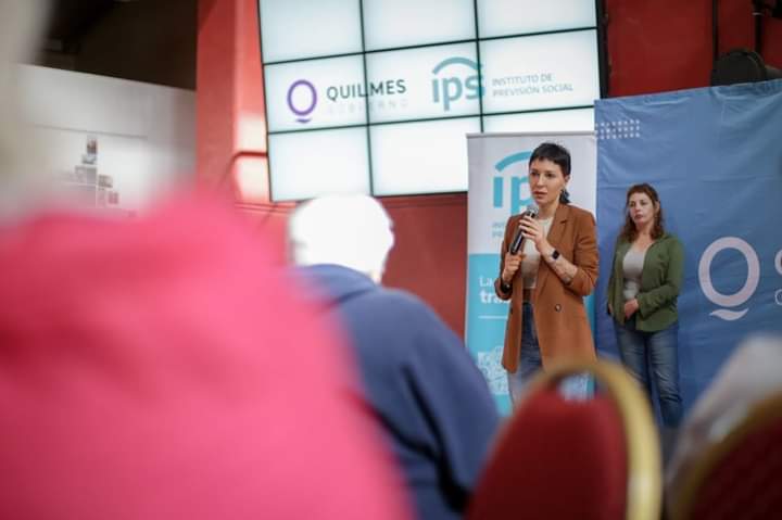 MAYRA ENTREGÓ MÁS DE 20 RESOLUCIONES A JUBILADOS Y PENSIONADOS DEL IPS