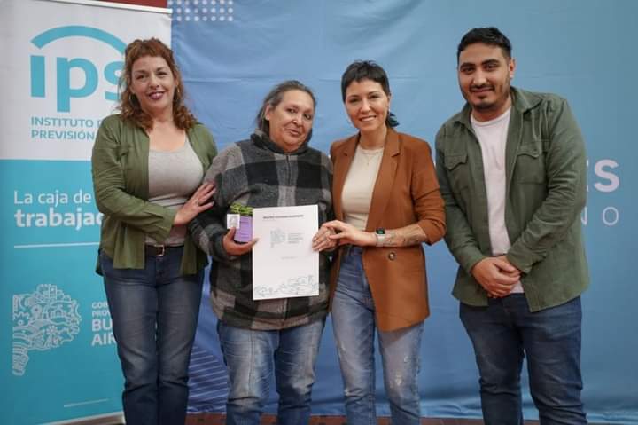 MAYRA ENTREGÓ MÁS DE 20 RESOLUCIONES A JUBILADOS Y PENSIONADOS DEL IPS