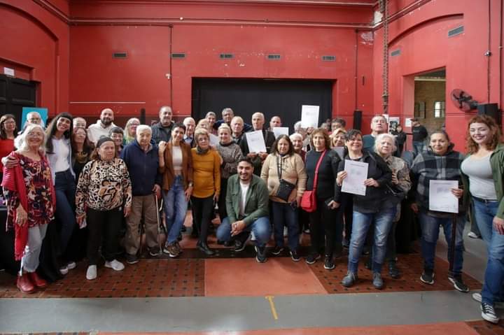 MAYRA ENTREGÓ MÁS DE 20 RESOLUCIONES A JUBILADOS Y PENSIONADOS DEL IPS