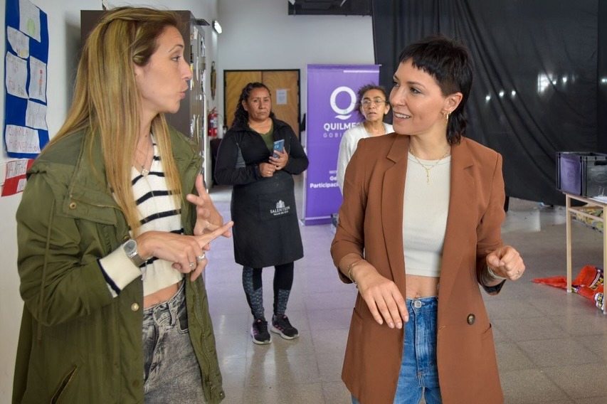 MAYRA JUNTO A VECINOS EN UN MEGAOPERATIVO DE CASTRACIÓN DE ANIMALES