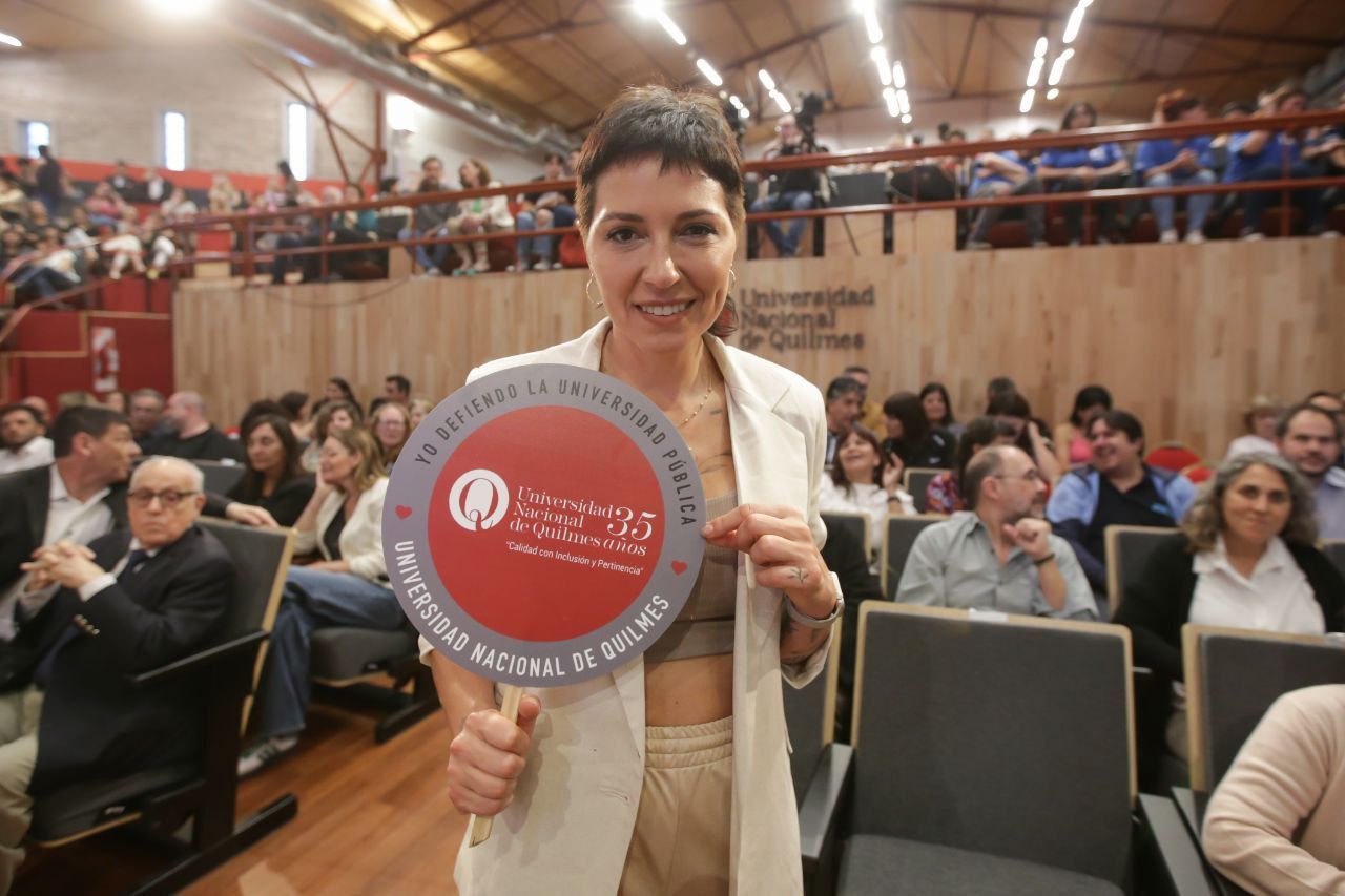 MAYRA PARTICIPÓ DEL ACTO POR EL 35º ANIVERSARIO DE LA UNQ