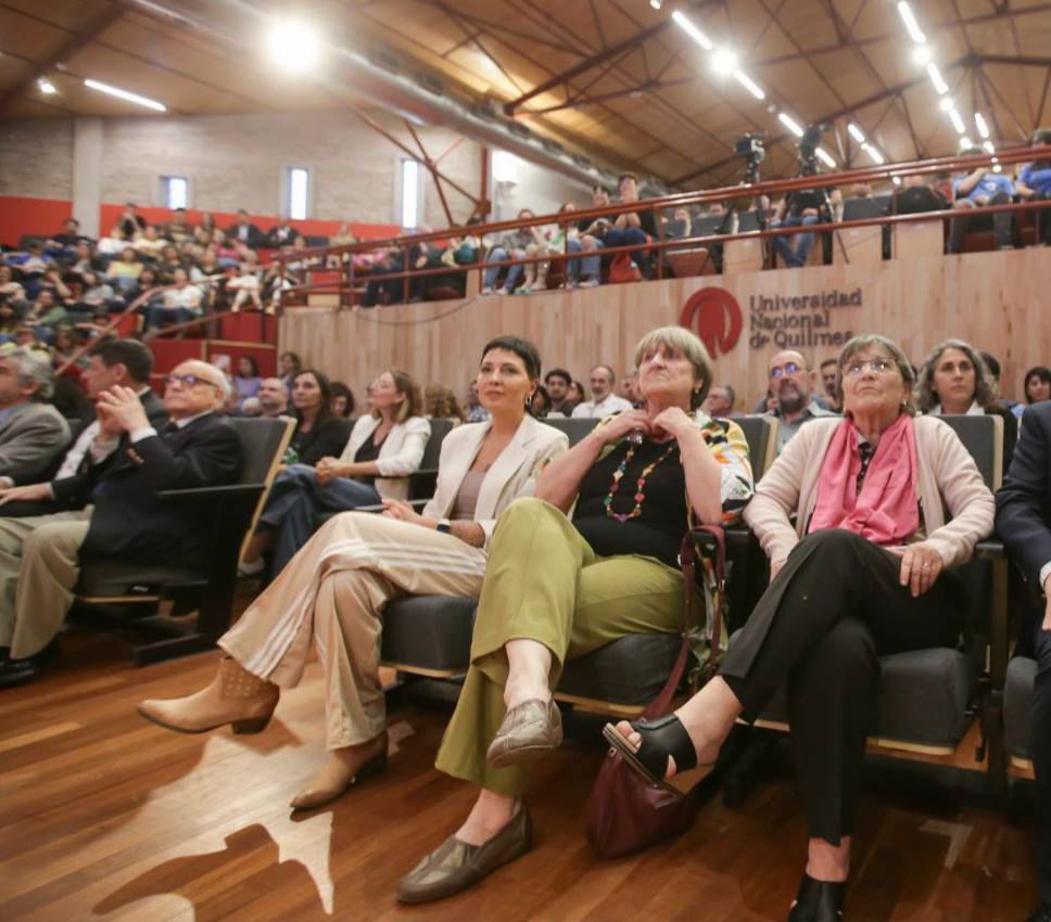 MAYRA PARTICIPÓ DEL ACTO POR EL 35º ANIVERSARIO DE LA UNQ