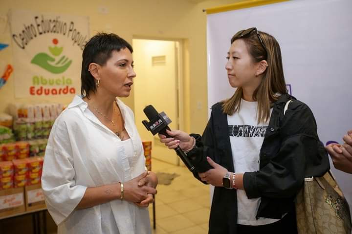 MAYRA EN LA ENTREGA DE DONACIONES DE SUPERMERCADISTAS CHINOS EN QUILMES