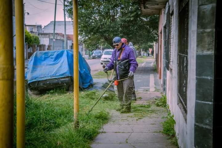 NUEVA JORNADA INTEGRAL DE BACHEO Y LIMPIEZA EN QUILMES