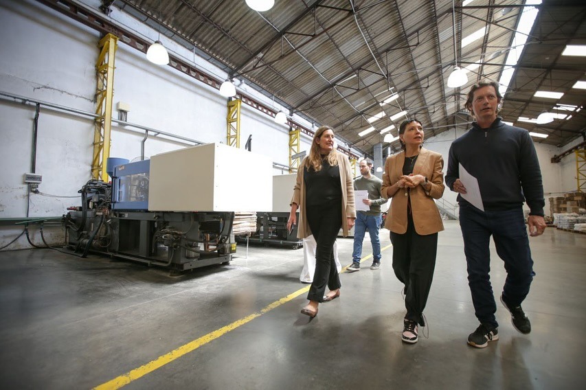 MAYRA ENTREGÓ CERTIFICADO DE HABILITACIÓN INDUSTRIAL A LA EMPRESA VERPLAST