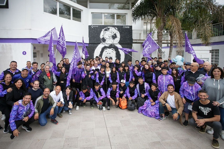 MAYRA JUNTO A LOS DEPORTISTAS QUE REPRESENTARÁN A QUILMES