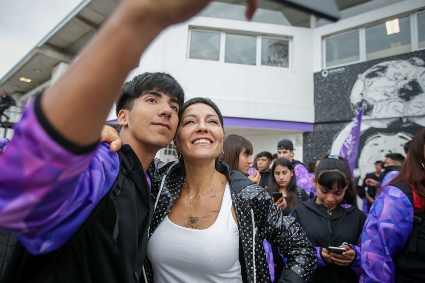 MAYRA JUNTO A LOS DEPORTISTAS QUE REPRESENTARÁN A QUILMES