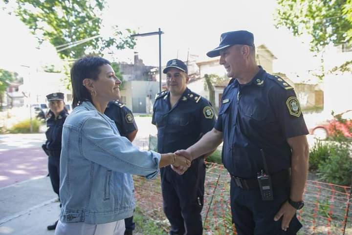 MAYRA EN LA NUEVA POSTA DE SEGURIDAD DE LA PLAZA “CAMPITO CARLOS MAIER" 