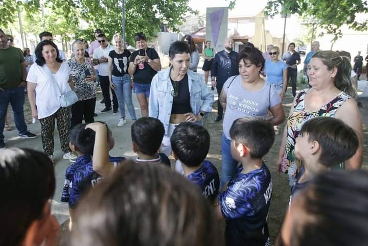 MAYRA EN LA NUEVA POSTA DE SEGURIDAD DE LA PLAZA “CAMPITO CARLOS MAIER" 