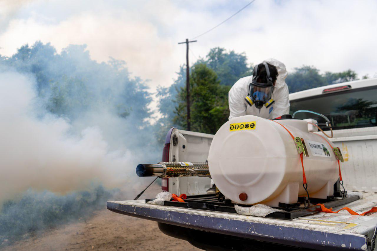 INTENSA JORNADA DE FUMIGACIÓN Y PREVENCIÓN CONTRA EL DENGUE EN LA RIBERA