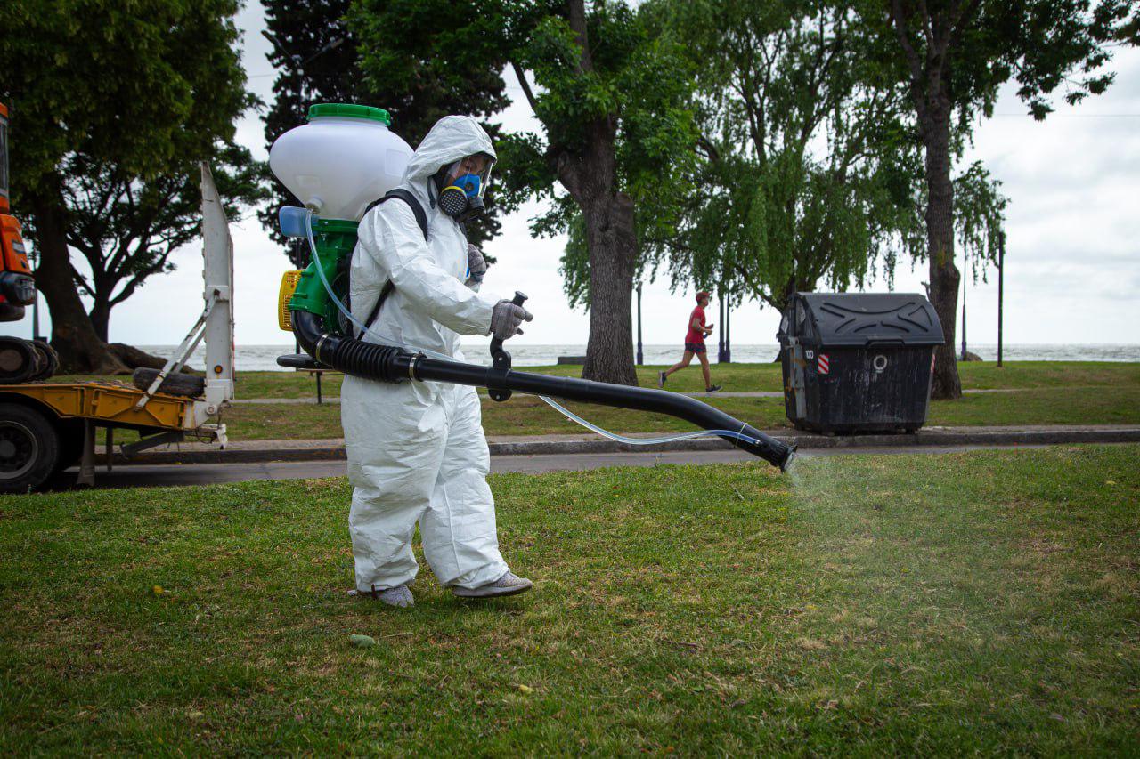INTENSA JORNADA DE FUMIGACIÓN Y PREVENCIÓN CONTRA EL DENGUE EN LA RIBERA