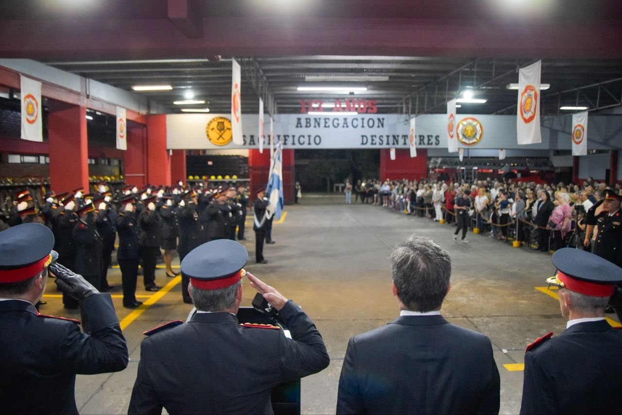 FUNCIONARIOSPARTICIPARON DEL 113º ANIVERSARIO DE LOS BOMBEROS VOLUNTARIOS 