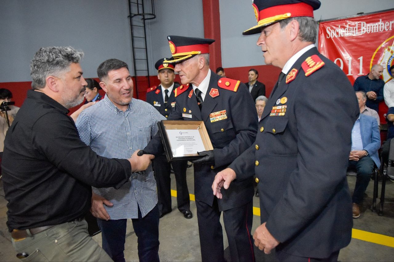 FUNCIONARIOSPARTICIPARON DEL 113º ANIVERSARIO DE LOS BOMBEROS VOLUNTARIOS 