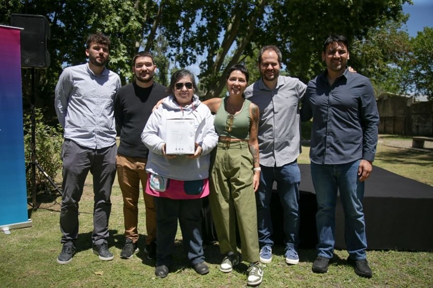 MAYRA ENTREGÓ NUEVOS EQUIPAMIENTOS PARA COMEDORES ESCOLARES QUILMEÑOS