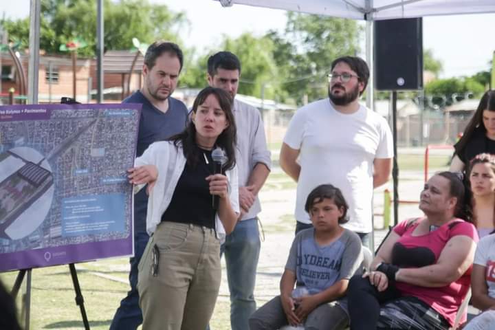 FUNCIONARIOS MUNICIPALES ANUNCIARON OBRAS EN EL BARRIO KOLYNOS 