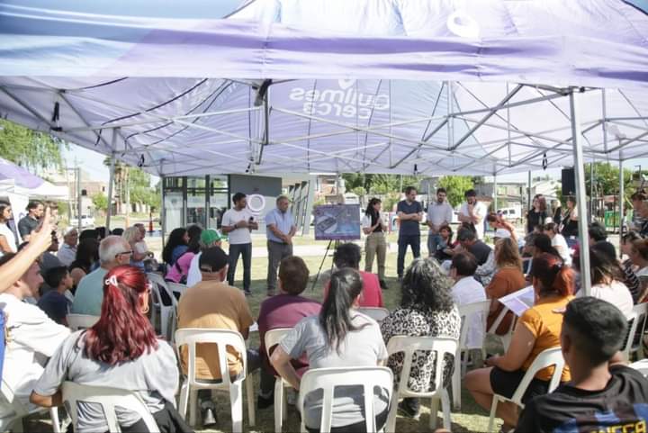 FUNCIONARIOS MUNICIPALES ANUNCIARON OBRAS EN EL BARRIO KOLYNOS 
