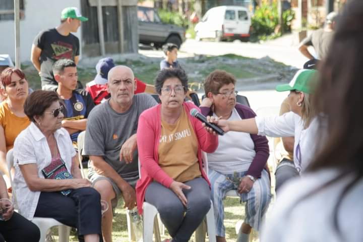 FUNCIONARIOS MUNICIPALES ANUNCIARON OBRAS EN EL BARRIO KOLYNOS 