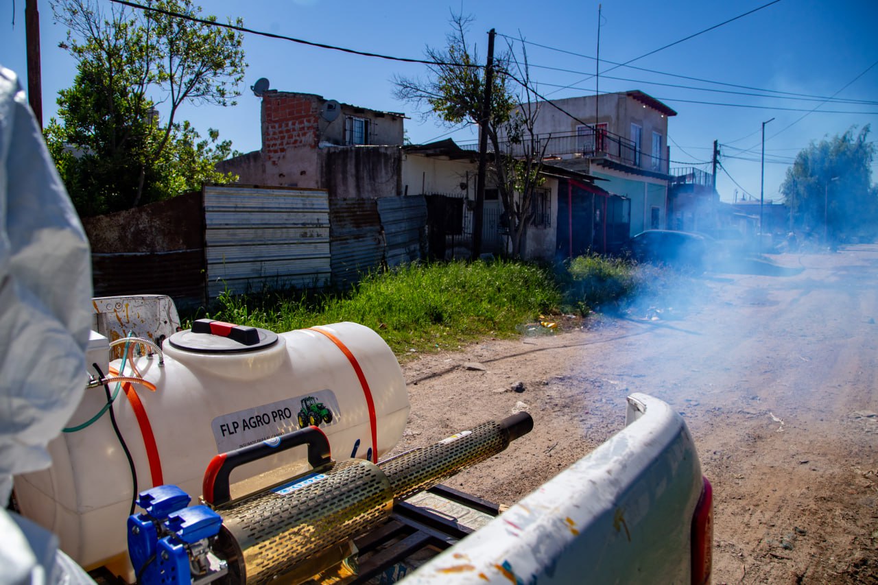 CONTINÚAN LOS OPERATIVOS SIMULTÁNEOS DE FUMIGACIÓN CONTRA EL DENGUE