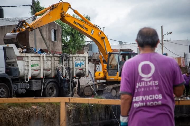EL MUNICIPIO REALIZA TAREAS DE LIMPIEZA EN LOS ARROYOS DEL DISTRITO