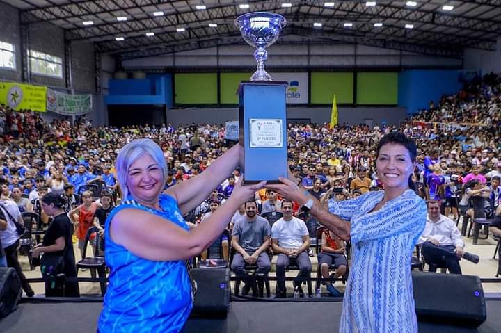 MAYRA JUNTO AL INTENDENTE JULIÁN ÁLVAREZ Y AL SENADOR SANTALLA 